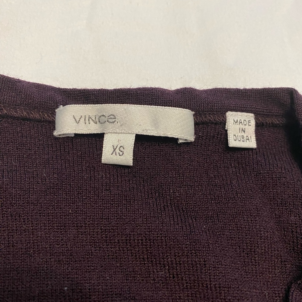 Vince | Stylish Ribbed Knit Top - Picture 3 of 6
